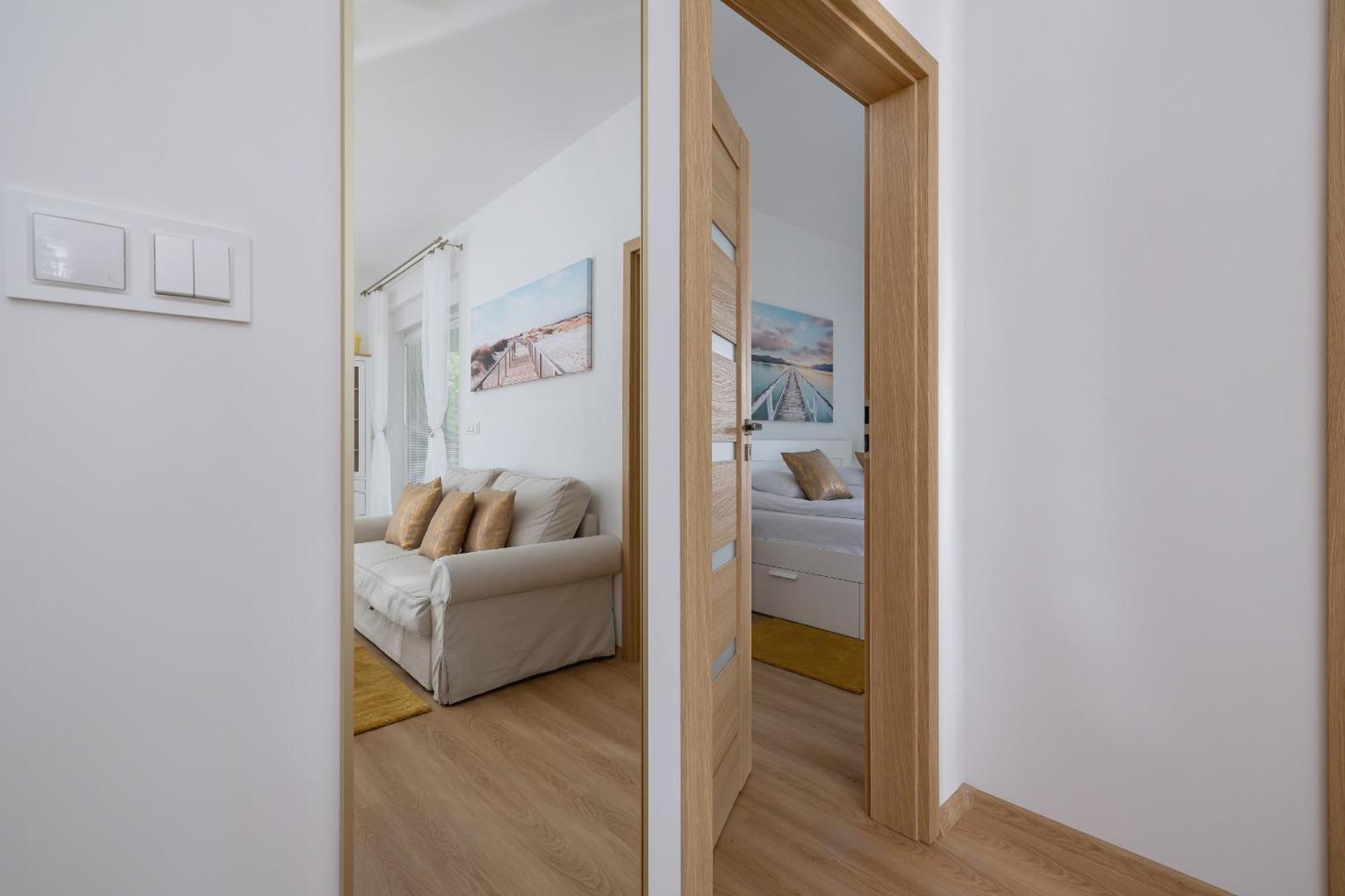 Luxury Two Bedroom Apartment With Terrace And Parking By Renters Prestige Katowice Exterior foto